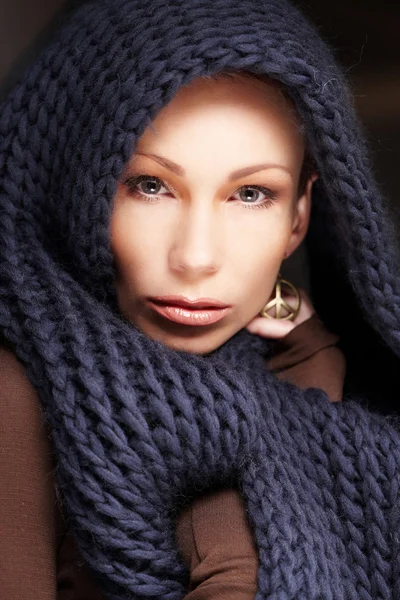 Woman in brown clothing and scarf — Stock Photo, Image