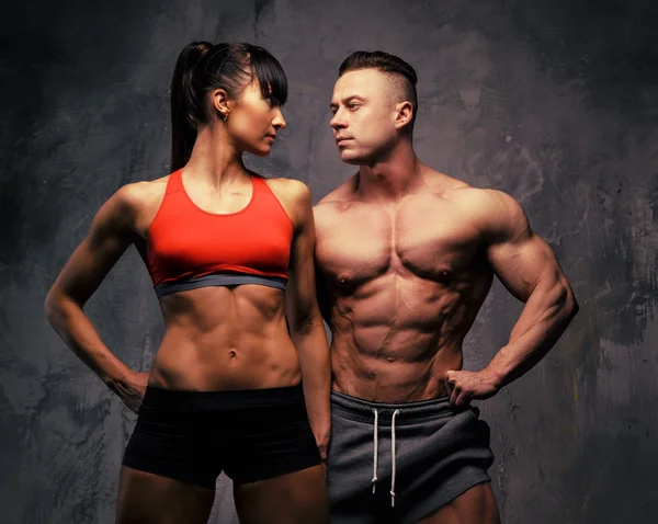 Bodybuilders paar — Stockfoto