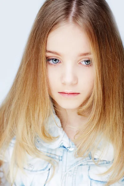Küçük bir kızın portresi — Stok fotoğraf
