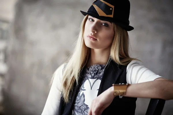 Attractive blond female in a hat — Stock Photo, Image