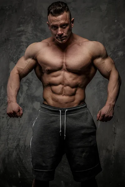 Muscular man in studio — Stock Photo, Image