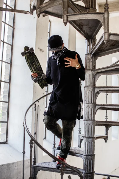 Skater in gezichtsmasker. — Stockfoto