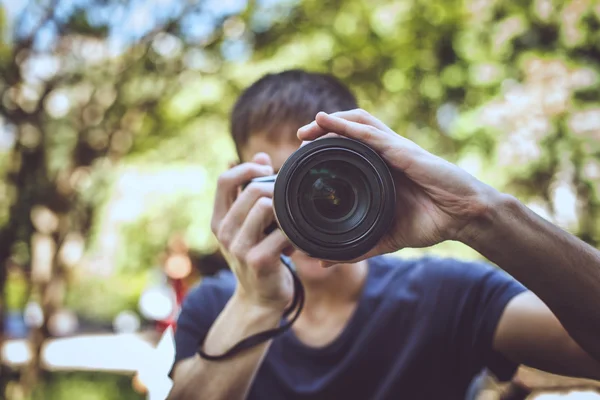 Fotograf på gatan. — Stockfoto