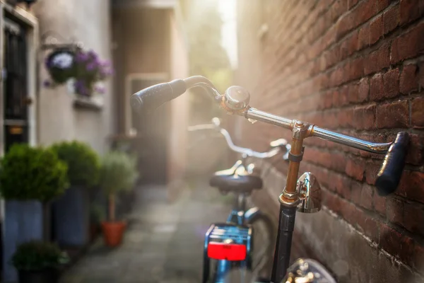 Cykel på gatan. — Stockfoto