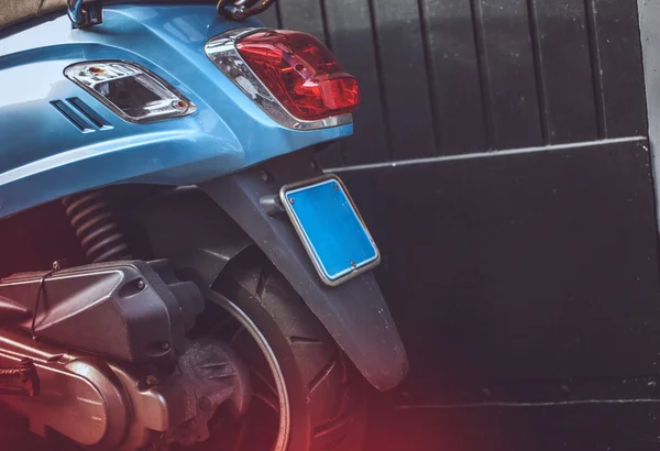 Parte de trás da scooter azul . — Fotografia de Stock
