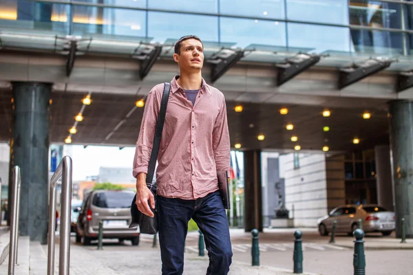 Hombre en la calle —  Fotos de Stock