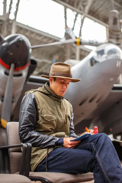 Casual man in airplane museum. — Stock Photo, Image