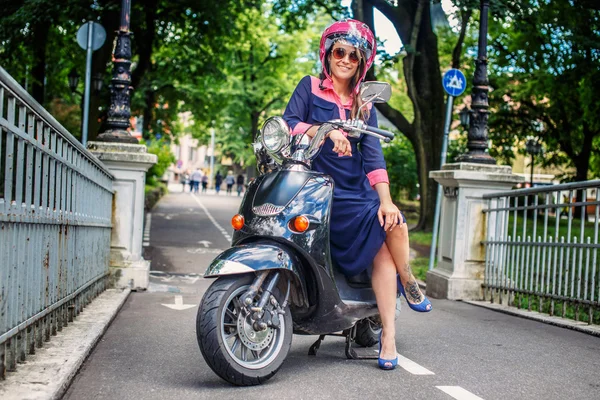 Fashin girl sitting on street scooter. — Stockfoto