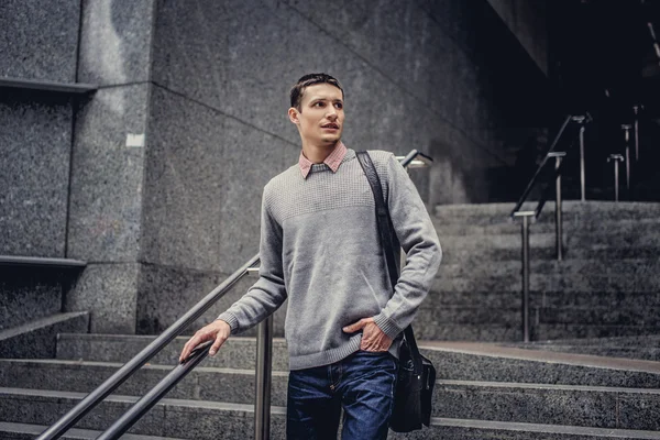 Student in blue jeans and grey jacket — Stockfoto