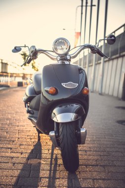 scooter sokak fotoğrafı.