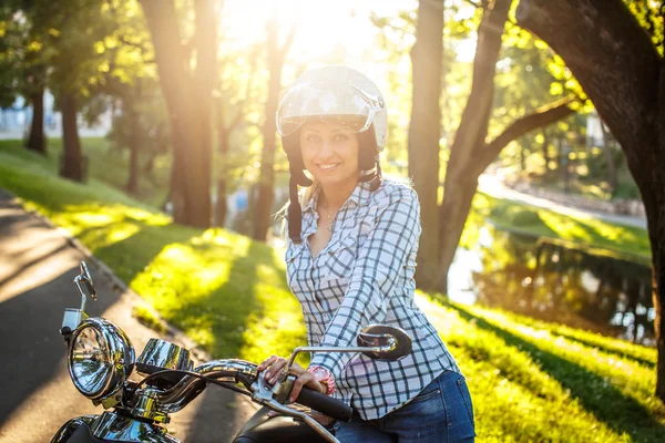 Smiling blond female in jeans, — Stock Photo, Image