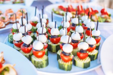 Beyaz tabaklar Snacks.