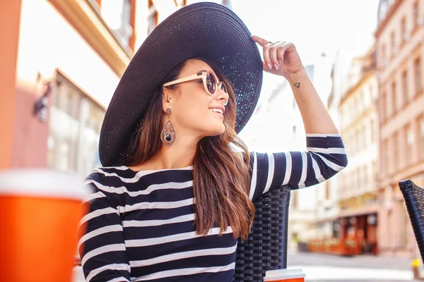 Mujer casual joven — Foto de Stock