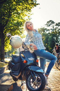 Mavi Jeans rahat blondy kadın.