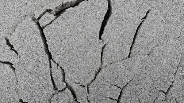 Grieta en asfalto gris . — Foto de Stock