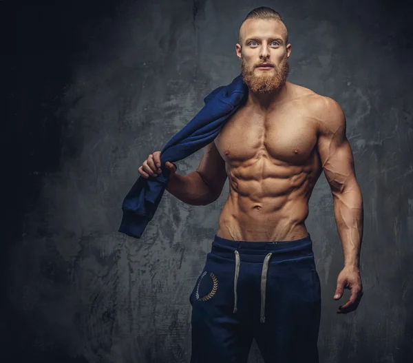 Portrait of muscular guy with beard. — Stock Photo, Image