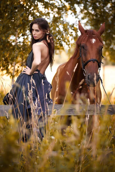 Mavi scirt moda genç kadın 