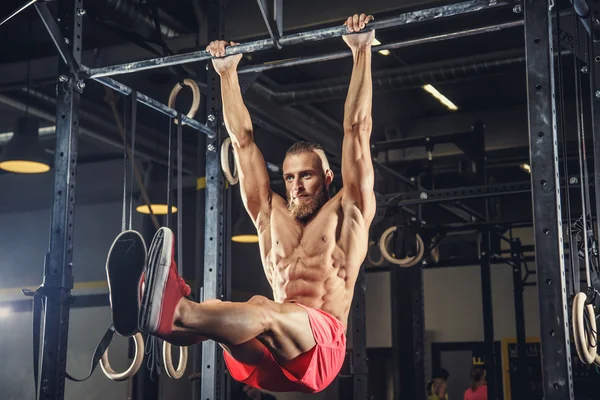 Shirtless svalnatý chlap — Stock fotografie