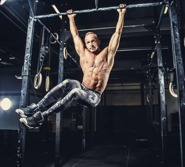 Shirtless muscular man in military pants. — Stock Photo, Image