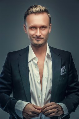 Yakışıklı genç mutlu çocuk