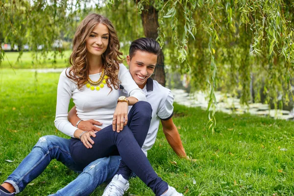 Beautiful young casual couple — Stock Photo, Image