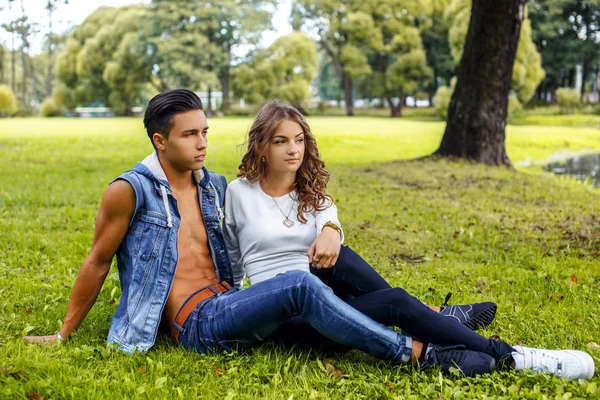 Beautiful young casual couple — Stock Photo, Image