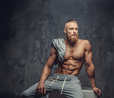 Sakal poz ile kas adam