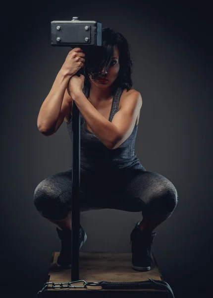 Mulher desportiva com cabelo preto curto . — Fotografia de Stock