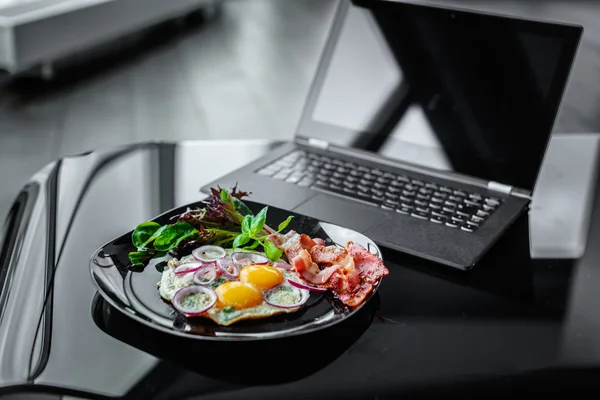 Comida de la mañana con huevos , — Foto de Stock