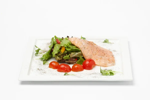 Salad vegetarian di atas putih — Stok Foto
