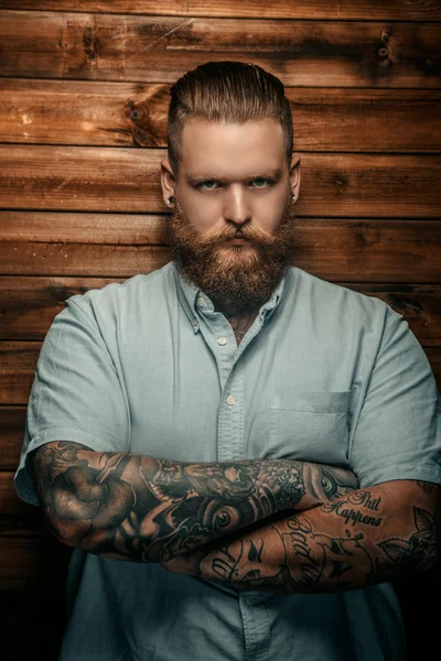 Brutal man with beard and tatoos. — Stock Photo, Image