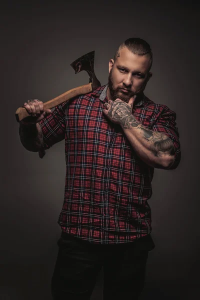 Tatuado barbudo homem . — Fotografia de Stock