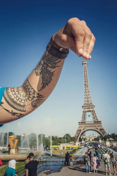 Tattooed arm abover eifel towe. — Stock Photo, Image