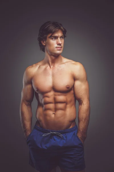 Impressionante homem muscular com grande corpo . — Fotografia de Stock