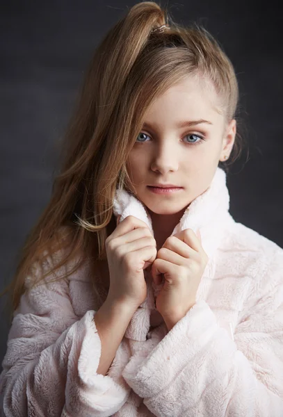 Fashionable young girl — Stock Photo, Image