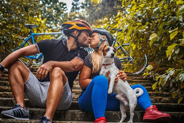 Hombre y mujer en ropa deportiva — Foto de Stock