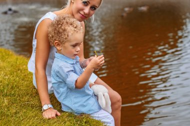 Çocuğuyla güzel bir anne.