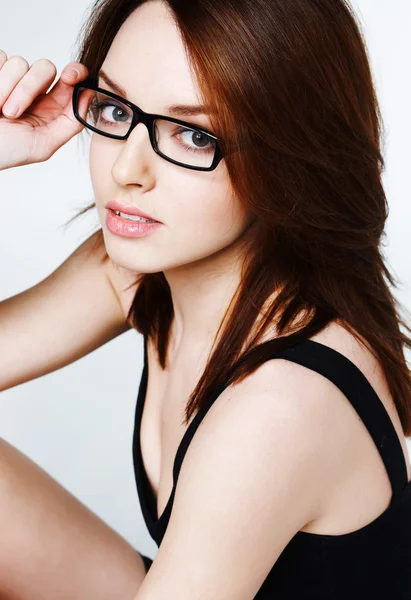 Brünette Frau mit Brille. — Stockfoto