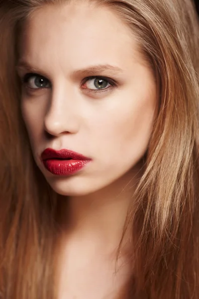 Portrait of blond young woman. — Stock Photo, Image