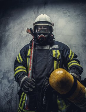 Kurtarma firefighter güvenli kask içinde