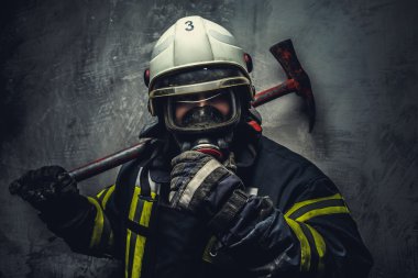 Kurtarma firefighter güvenli kask içinde