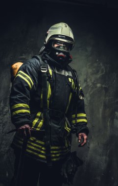 Kurtarma firefighter güvenli kask içinde