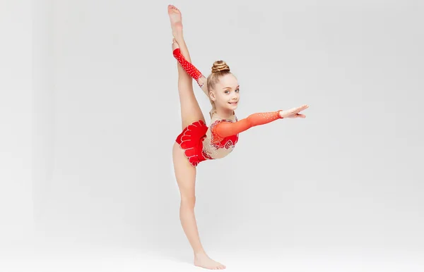 Niña en vestido rojo — Foto de Stock