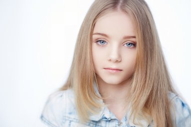 Şirin küçük kız.