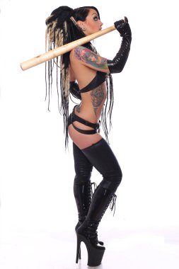 Siyah iç çamaşırı seksi emo kız.