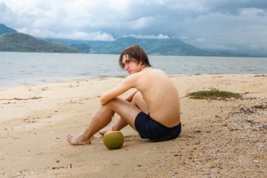 genç adam rahatlatıcı