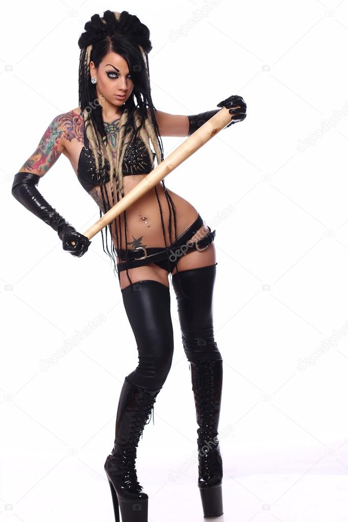 Ayol ta’mirchini uyiga chaqirib, uni video ko‘rishga undagan.