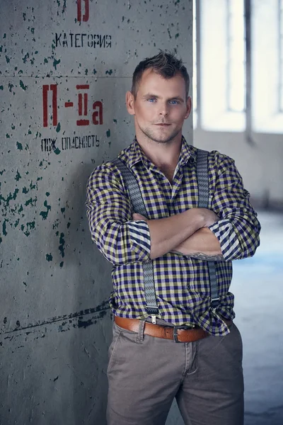 Homem de camisa quadriculada . — Fotografia de Stock