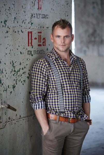 Homem de camisa quadriculada . — Fotografia de Stock