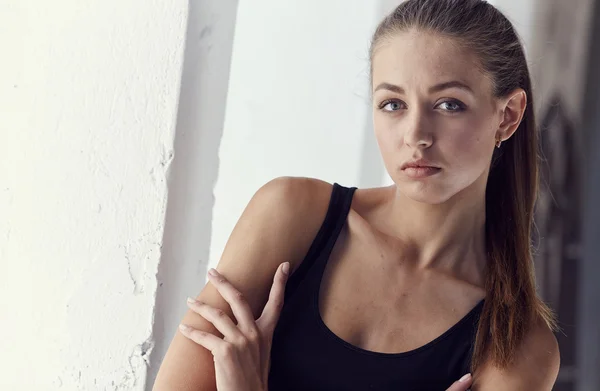 Retrato de mujer joven y delgada . —  Fotos de Stock